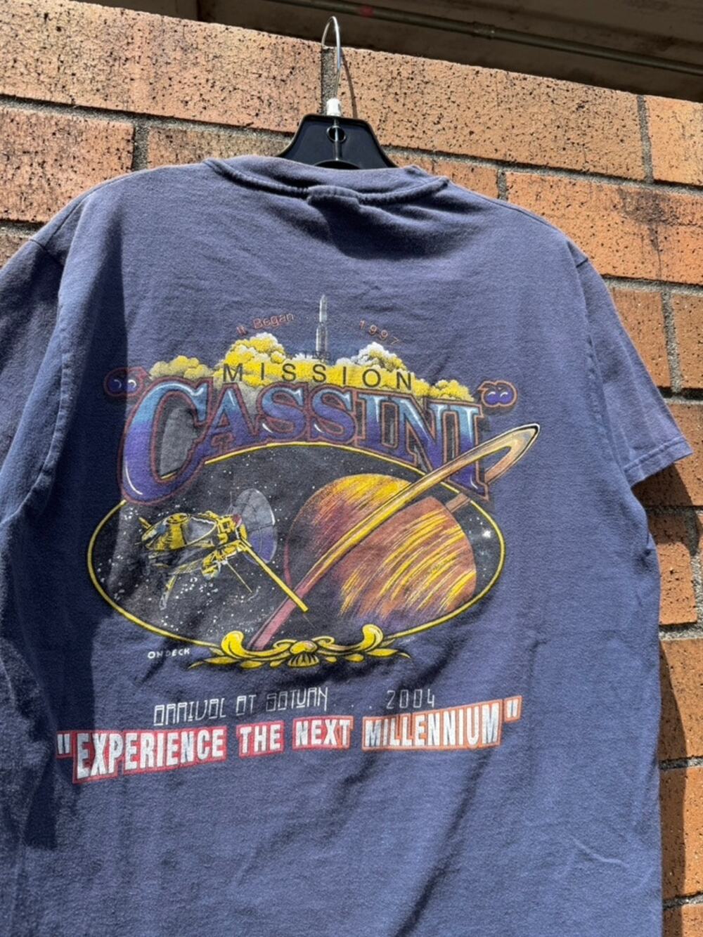 1997 / 2004 Nasa Mission Cassini Saturn 90s Y2K Vintage Pocket Tee Shirt Apollo